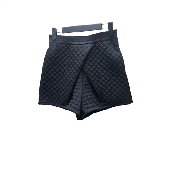 NWOT ZARA HIGH WAISTED BLACK QUILTED OVERLAY SHORTS - Picture 2 of 6
